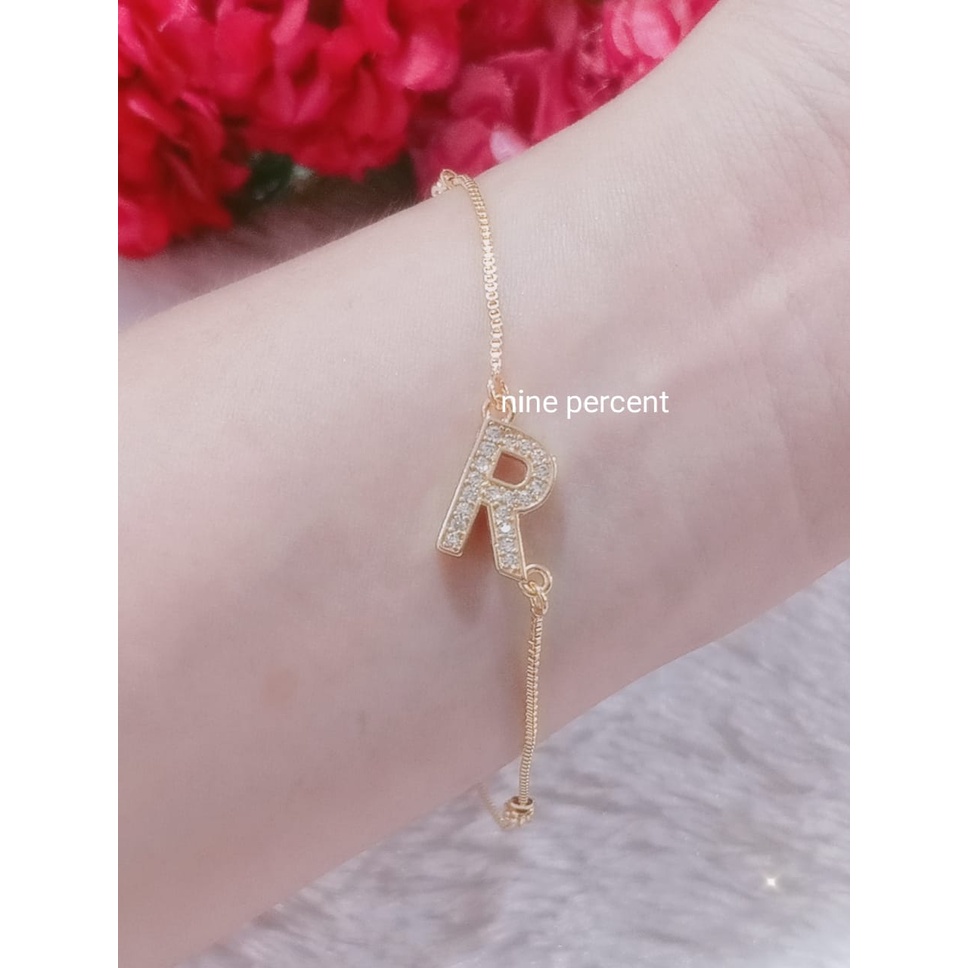 GELANG TANGAN HURUF ABJAD INISIAL MUTIARA GOLD PERHIASAN WANITA TREND ARTIS 01