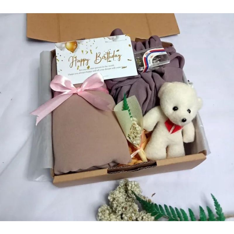 

HAMPERS GIFT BOX HIJAB BELLA SQUARE