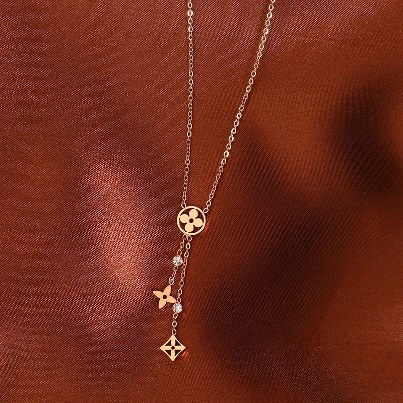 Empat Daun Semanggi Perempuan Rumbai Kalung Anti Karat necklace necklace Aksesoris | | Titanium steel Temperamen fashion Tahan Air Tidak Luntur Hadiah Ultah