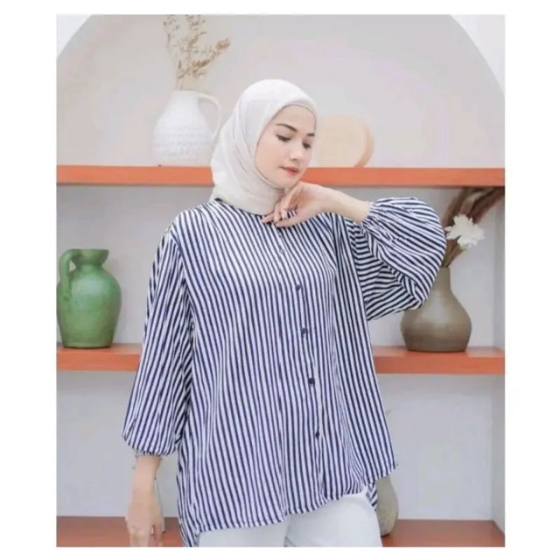 BRIANA Kemeja wanita jumbo motif garis garis Terbaru 2022 viral Kemeja garis wanita import kemeja wanita motif garis garis oversize kemeja wanita garis lengan panjang  kemeja wanita garis putih hitam dan garis garis nevy  putih S M L XL XXL 3XL dan 5L