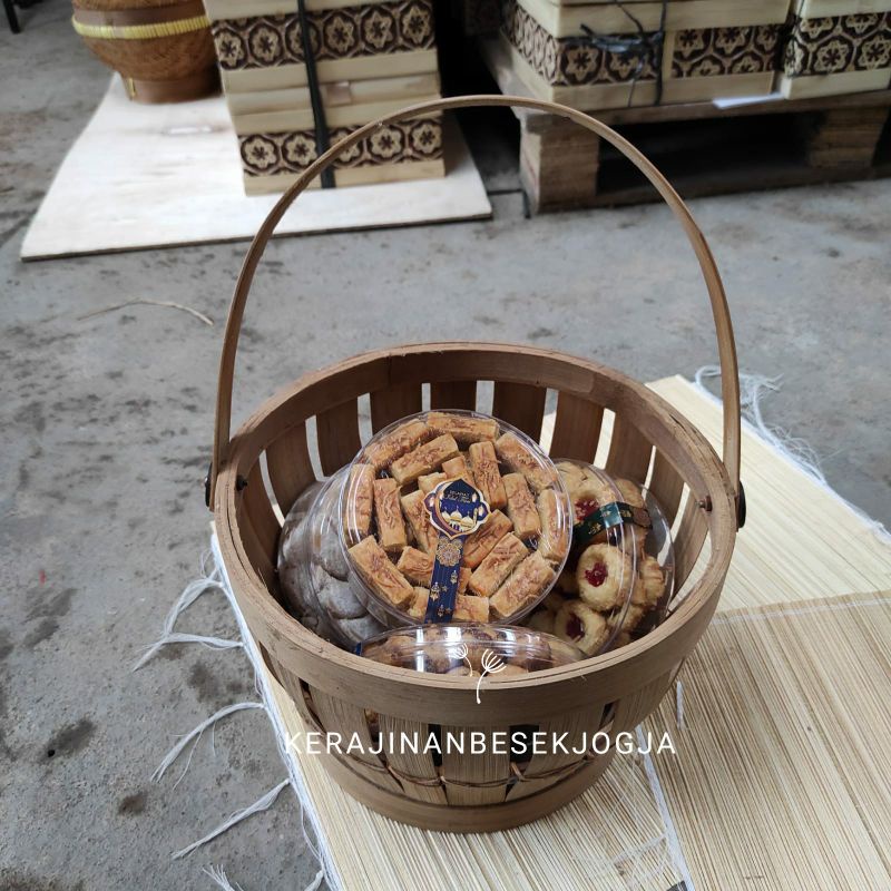 

PARSEL EMBER D 25CM parsel bambu bingkisan kue parsel lebaran besek bambu anyaman bambu kerajinan bambu