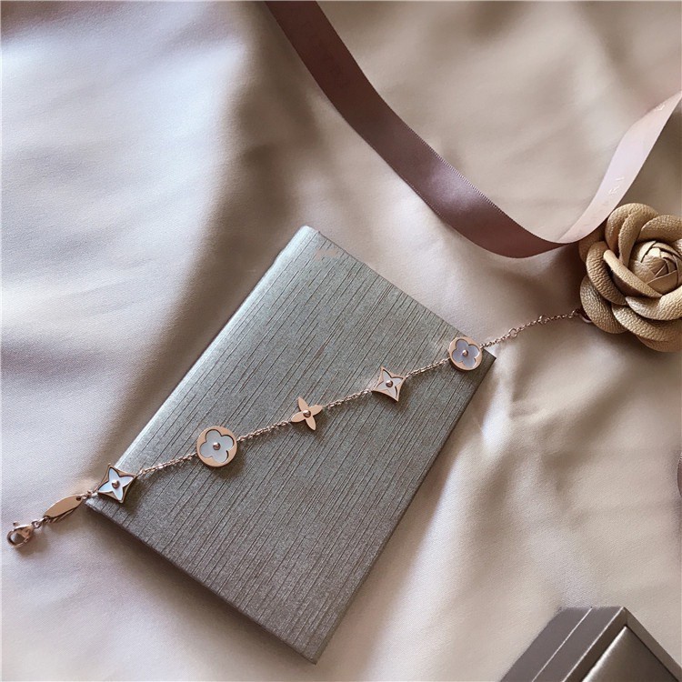 Gelang Tangan Rantai Rose Gold 18k Motif Bunga Clover Untuk Wanita