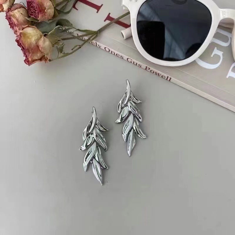 Cairan Input Logam Baru Desain Niche Unik Anting Fashion Sederhana