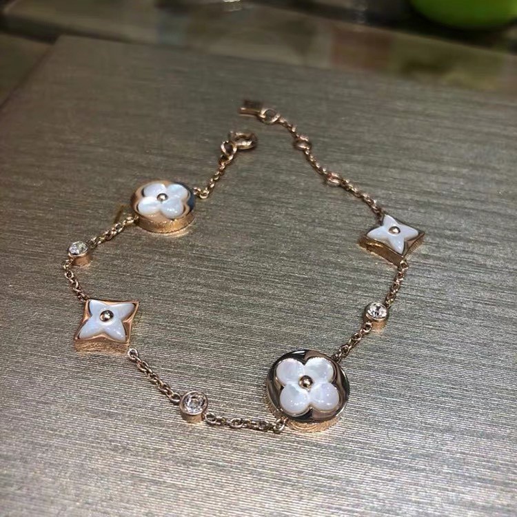 L Home Gelang Tangan Rantai Baja Titanium Rose Gold 18K Aksen Clover + Mutiara Imitasi Untuk Wanita