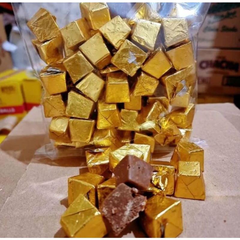 

cokelat piramid 500gr isi 65pc