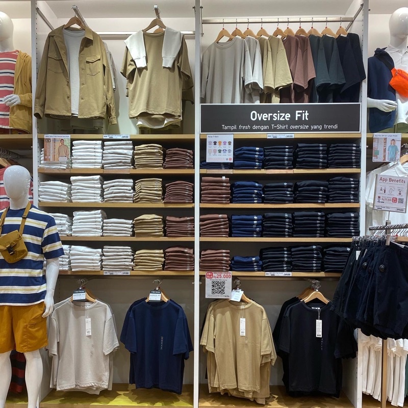 Man Uniqlo Airism tshirt Oversized