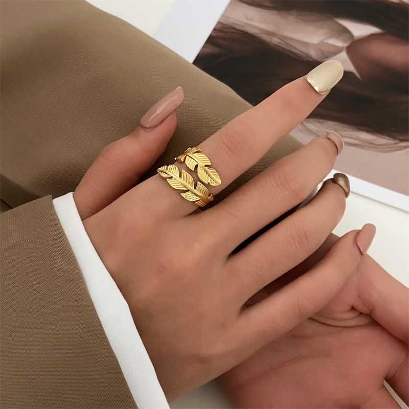 Cincin Berliku Daun Berlubang Gaya Nasional Temperamen Dan Fashion Berlapis Emas Cincin Terbuka Wanita