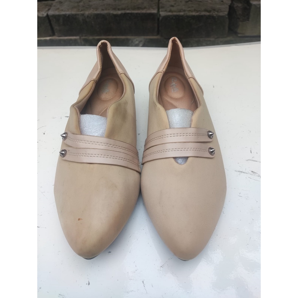 Robelli Flat Shoes - Cream Size 38