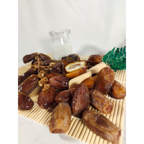 

kurma tunisia tangkai 1kg