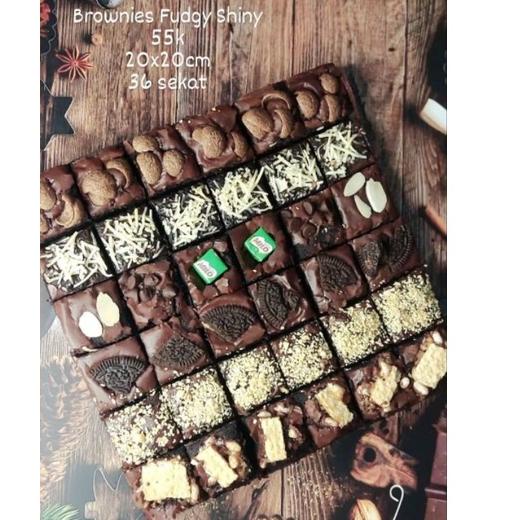 

☟ Brownies Fudgy Shiny (FREE LILIN TULIS DI CATATAN) 20x20 isi 36 sekat ☟
