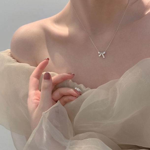 Milk Lust First Love Mutiara Bunga Kalung Wanita Ringan Mewah Minoritas Sweater Rantai Tulang Rantai Senior Leher Rantai Aksesoris