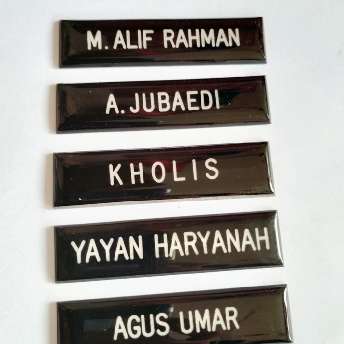 

Terlaris Name Tag Hitam Putih Magnet