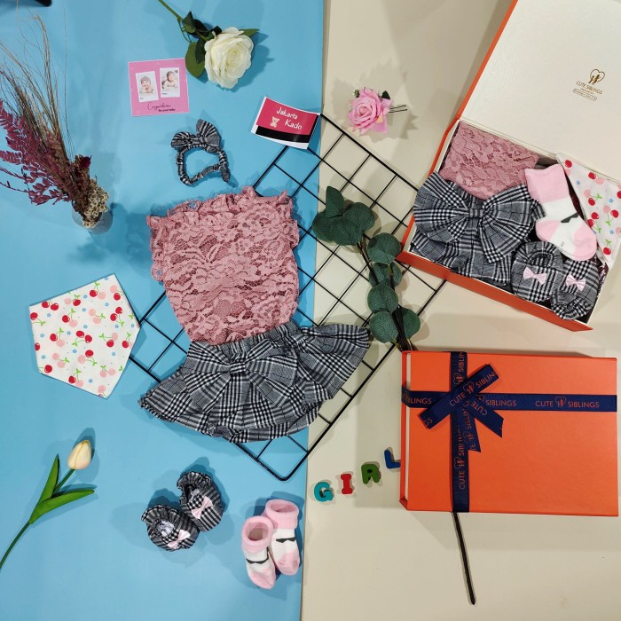 

(COD) PAKET HAMPERS baby girls/BAYI PEREMPUAN/KADO ANAK LAHIRAN GEPITA LOVE - Kebaya Pink, Boxbiasa/coklat