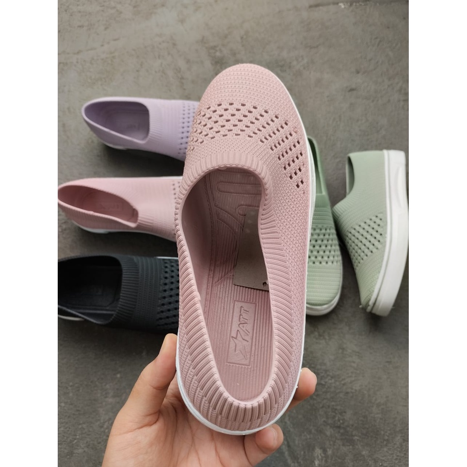 sepatu ATT perempuan slip on anti air RLS 504 /sepatu wanita att termurah