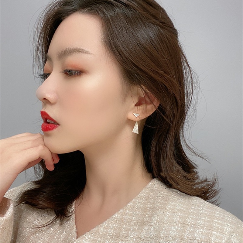 Anting Tusuk Silver Desain Segitiga Hias Berlian Gaya Korea