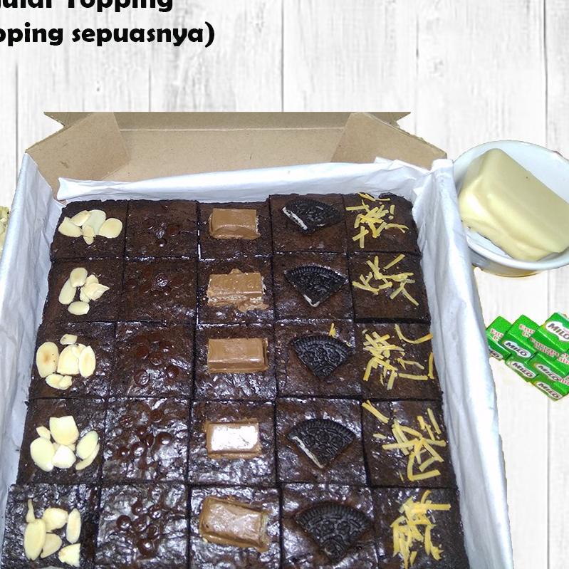 

➯ Fudgy Brownies Panggang Sekat ( free request notes ) / Size 20x20 cm / 25 Slices ♂