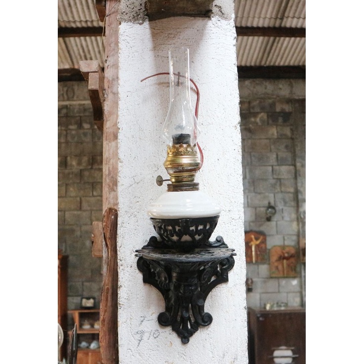 Lampu Templok Cempor Antik Kolonial