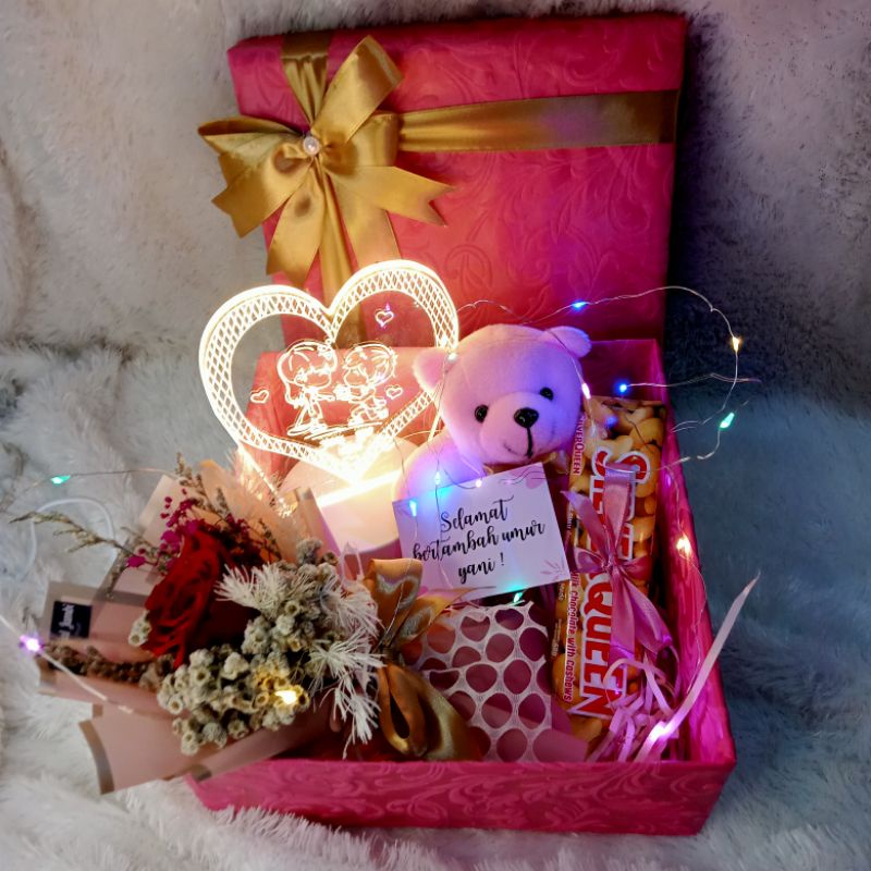

romantic giftbox luxury