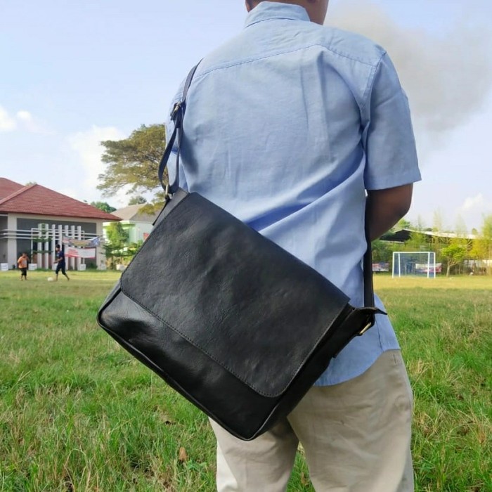 Terlaris Tas Selempang Laptop Kulit Sapi Asli Postman 14 Inchi Hitam