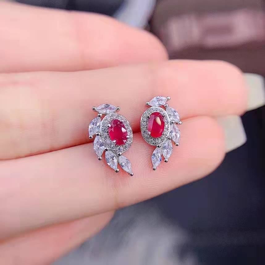 Goldkingdom Aksesoris Perhiasan Fashion Ready Stock Impor Berlian Karbon Tinggi Flash Simulasi Mozambik Ruby Fashion Sayap Malaikat Sederhana Perempuan