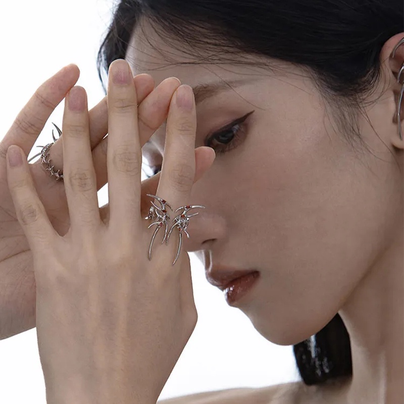 Kepribadian Tidak Teratur Indah Elegan Logam Cair Perhiasan Cincin Pasangan Cincin Pesta Terbuka Yang Dapat Disesuaikan Bertatahkan Zirkon Merah Mode Cyberpunk Trendi Kupu-Kupu Gelap Keren Gadis Cincin