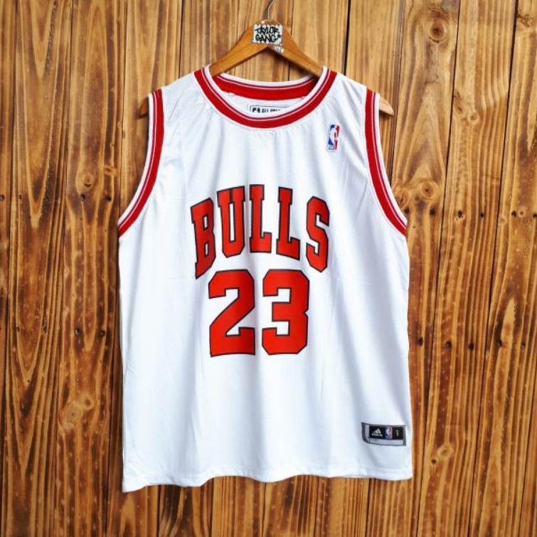 REKOMENDASI BAJU BASKET BALL BULLS PUTIH pria wanita