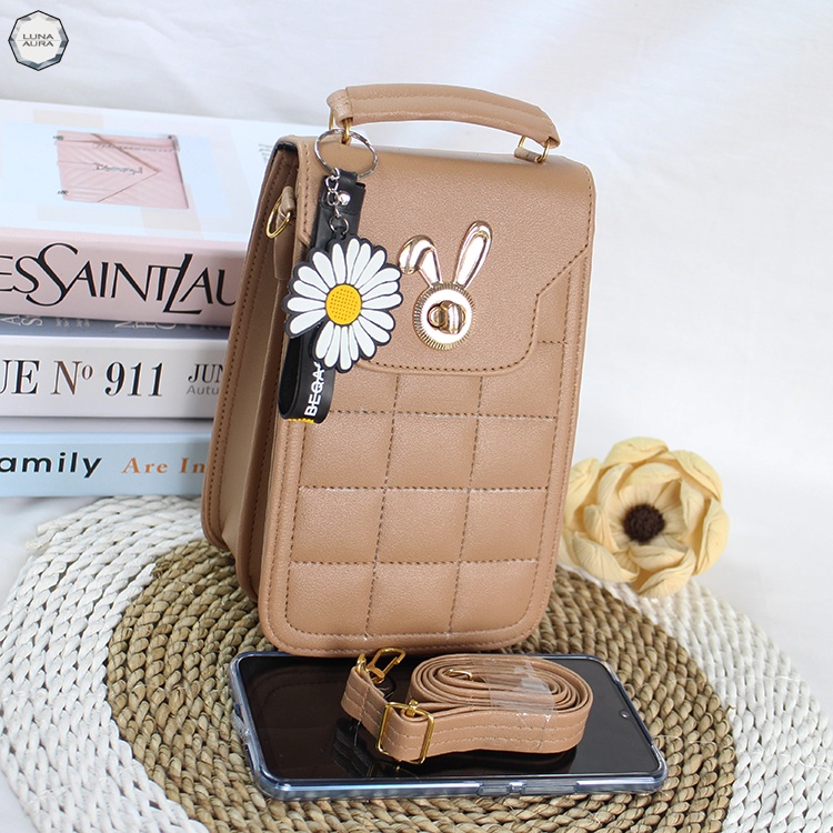 LUNA AURA Tas Kotak Hp Wanita Minixo Bordil Kunci Kelinci Black Nekkel DK 10 Tas Handphone Kekinian Tas Selempang Hp Tas Pouch Wanita Terbaru-Mocca Gold