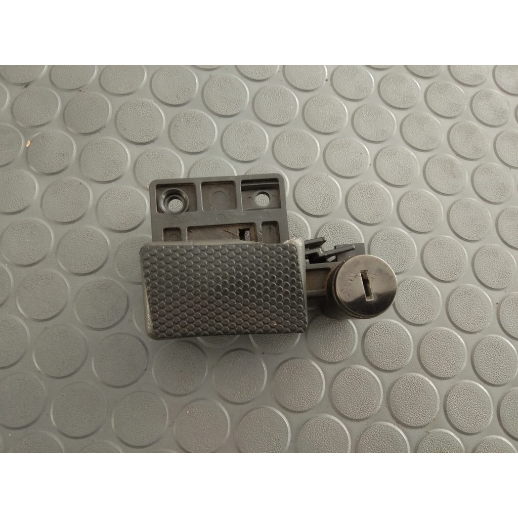 Bukaan Kunci Laci Dashboard Nissan Terrano Cabutan Original