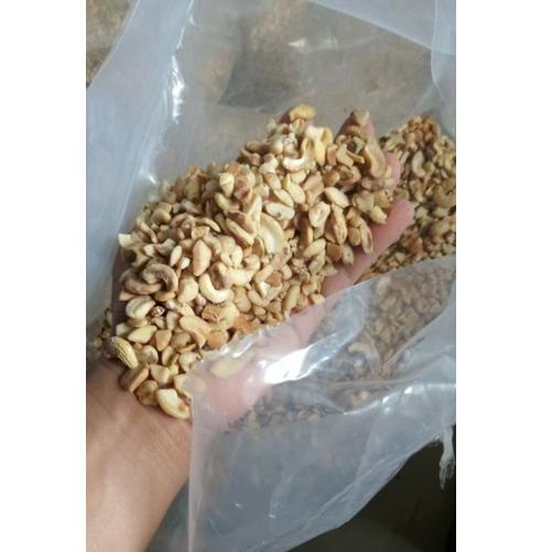 

BANYAK PEMINAT Kacang Mede Pecah, Kacang Mente, Kacang Mete Pecahan, Kacang Mede Belah 2,4,6 / SS lebih putih bersih ..,,.,,.,