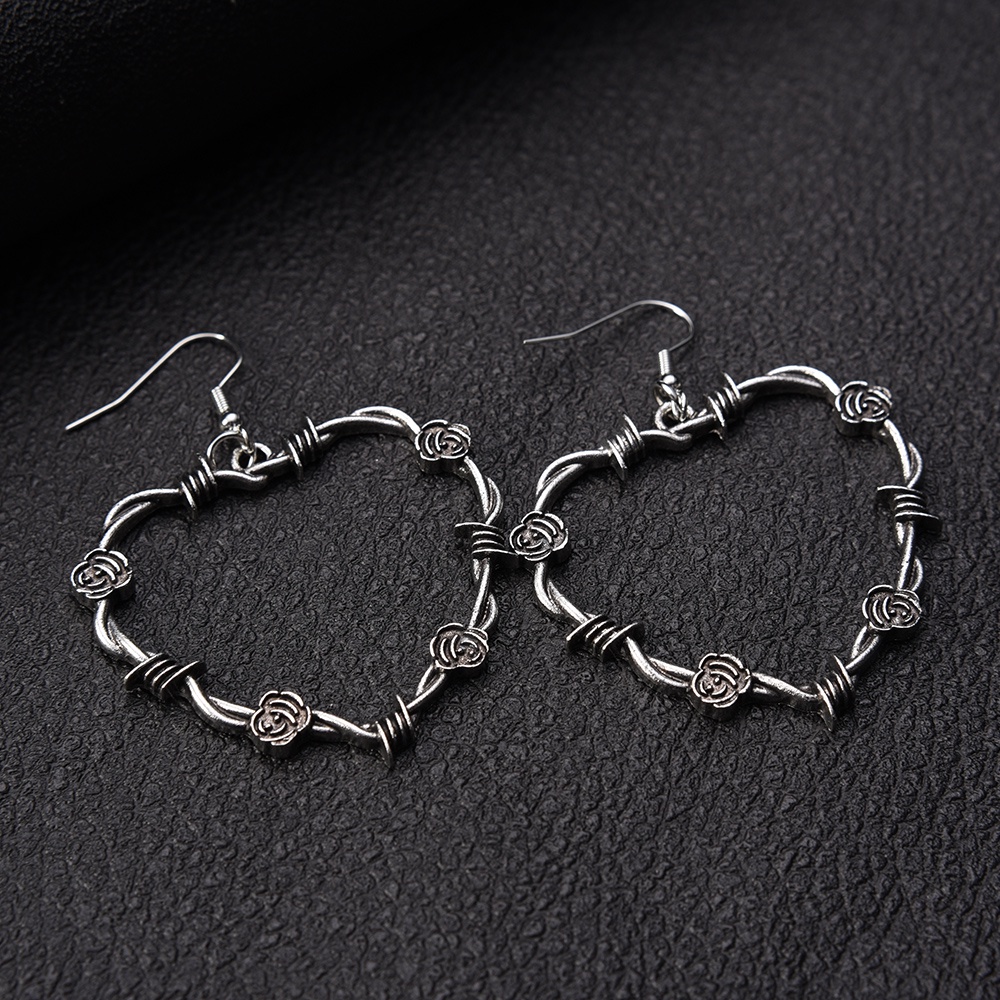 Biker Perhiasan Logam Gaya Punk Pernikahan Valentine Hadiah Ulang Tahun Kawat Berduri Jantung Anting Duri Mawar Cinta Anting-Anting Hitam Hati Liontin Anting-Anting Retro Gothic Drop Earring