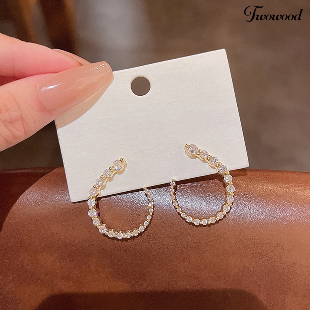 Twowood 1pasang Anting Pejantan Berbentuk C Geometris Minimalis Elegan Mewah Berkilau Berlian Imitasi Wanita Open Hoop Earrings Fashion Jewelry