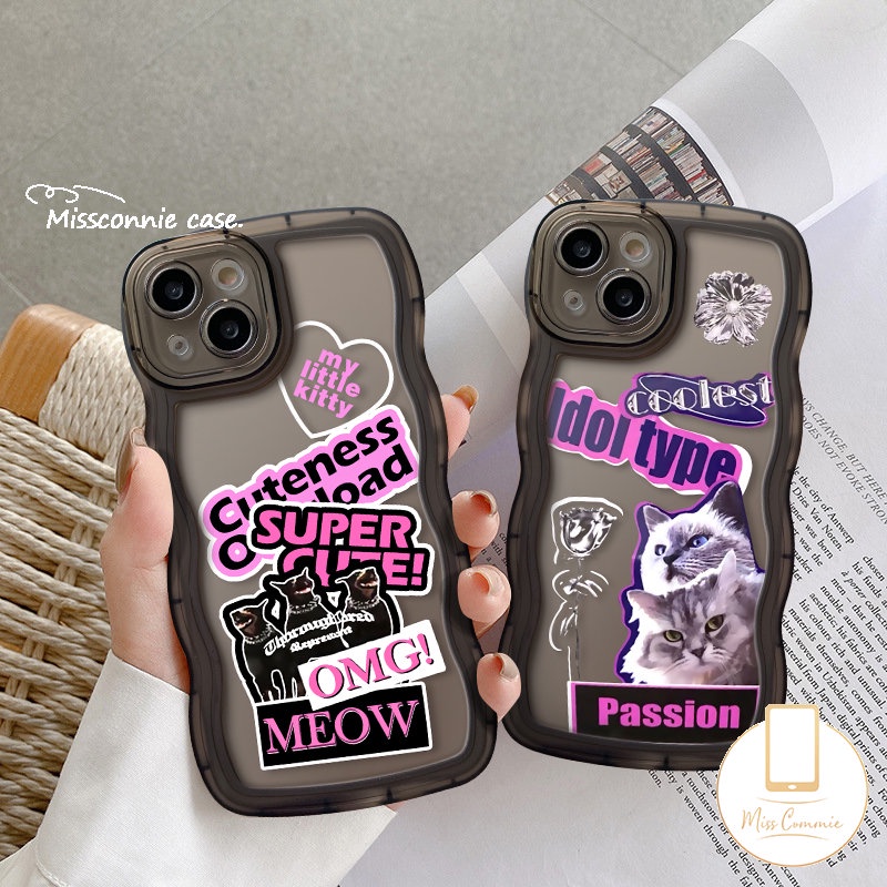 Wavy Edge Cool Fashion Cat Case Kompatibel Untuk iPhone 7Plus 11 14 12 13 Pro Max XR X XS Max 7 6s 6 8 Plus 14 Plus SE 2020 Trendy Brand Sticker Label Soft Tpu Phone Cover