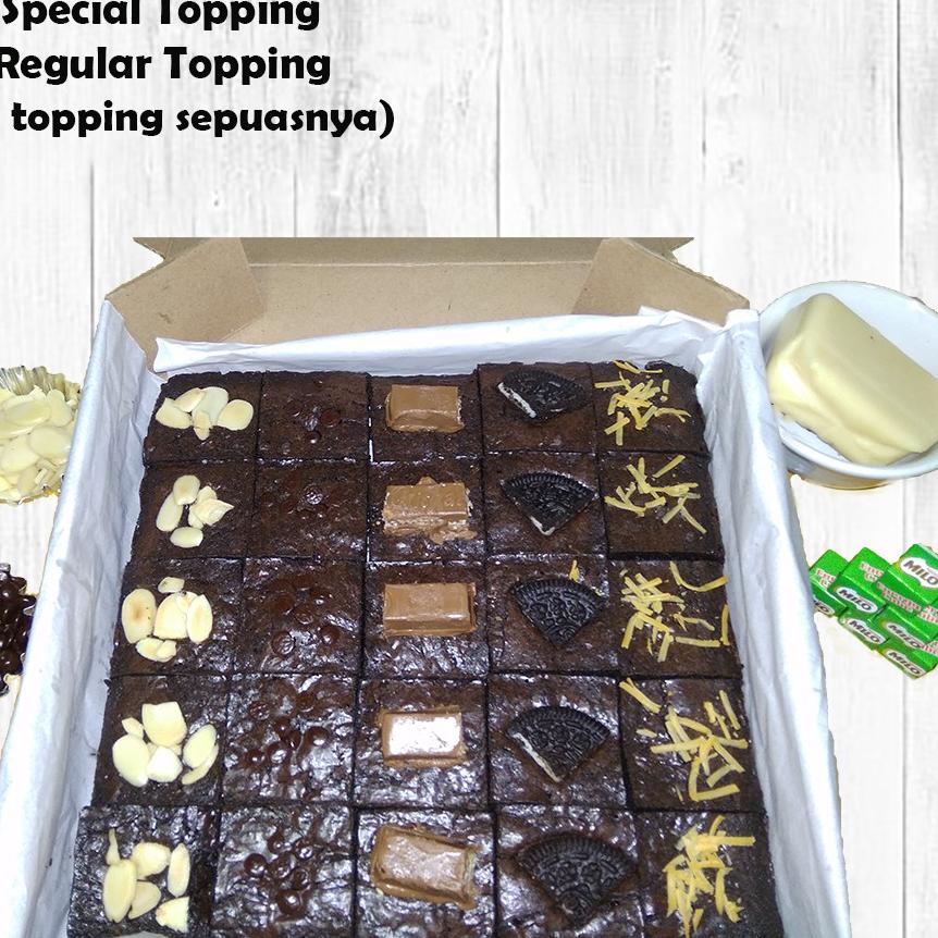

❄ Fudgy Brownies Panggang Sekat ( free request notes ) / Size 20x20 cm / 25 Slices ✼