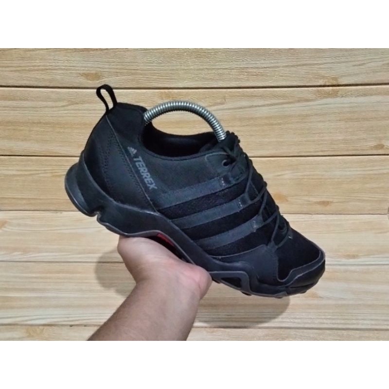 sepatu second outdoor merek adidas terrex