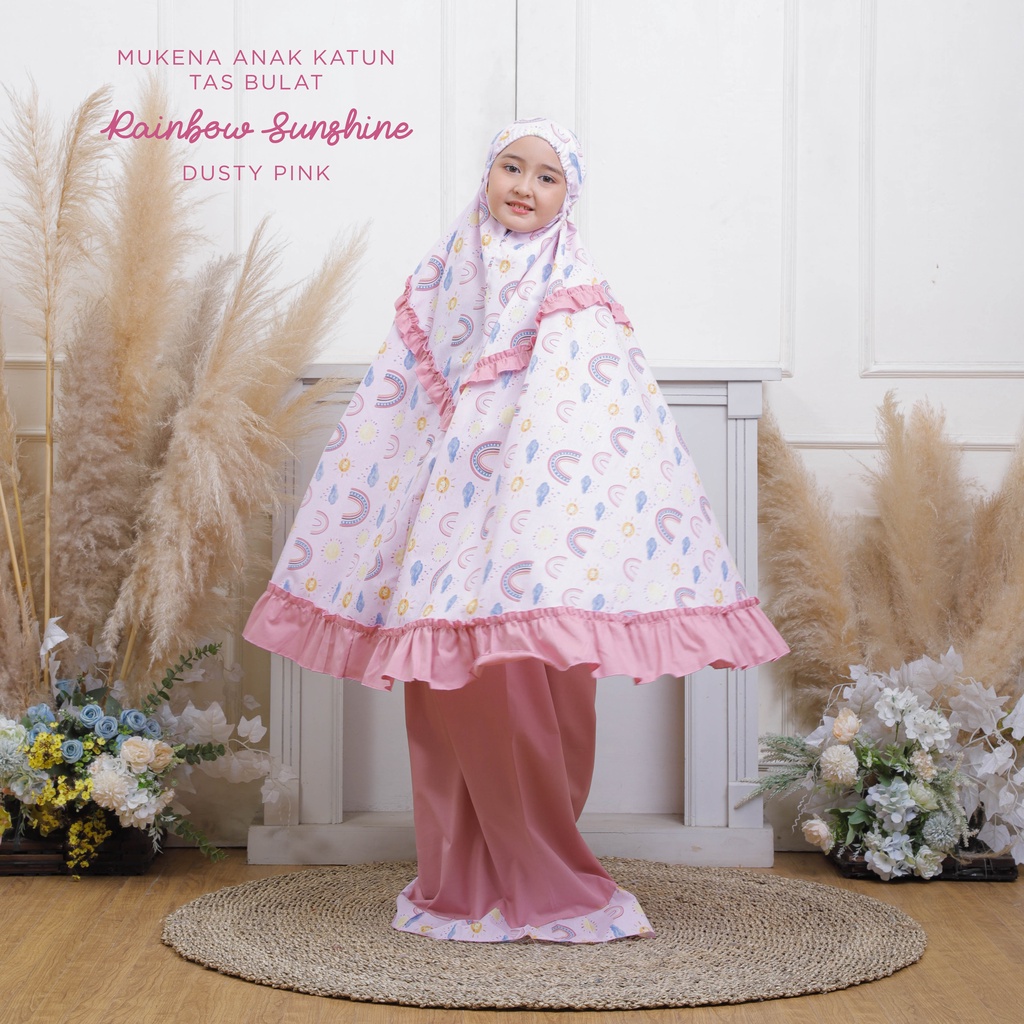 PUSAT MUKENA TASIK - MUKENA ANAK KATUN TAS BULAT MOTIF RAINBOW SUNSHINE