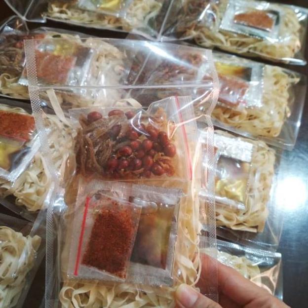 

ORIGINAL% (HALAL)KWETIAU KUAH MIE LEBAR AYAMBAWANG KACANG TERI