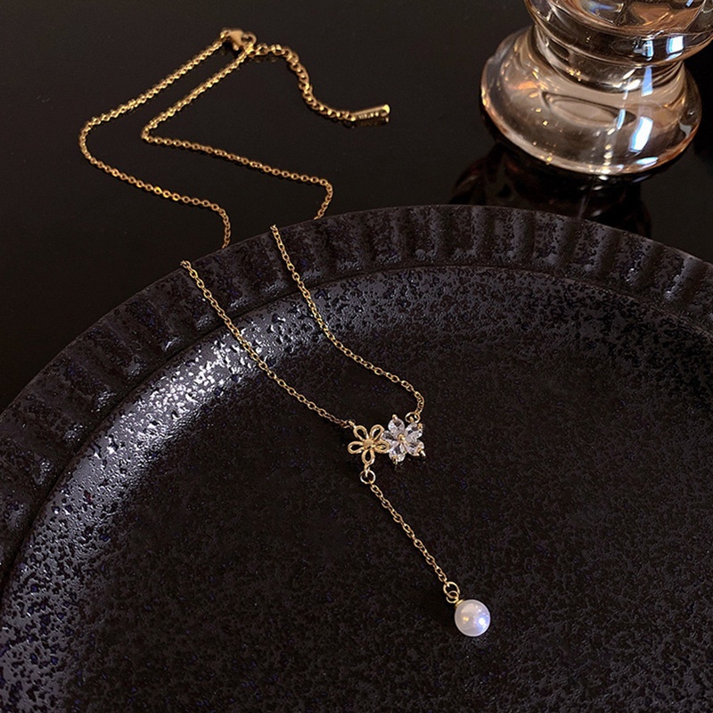 Warna Emas Zirkon Mutiara Bunga Rumbai Titanium Steel Kalung Perempuan Sederhana Manis Fashion Klavikula Rantai Hadiah