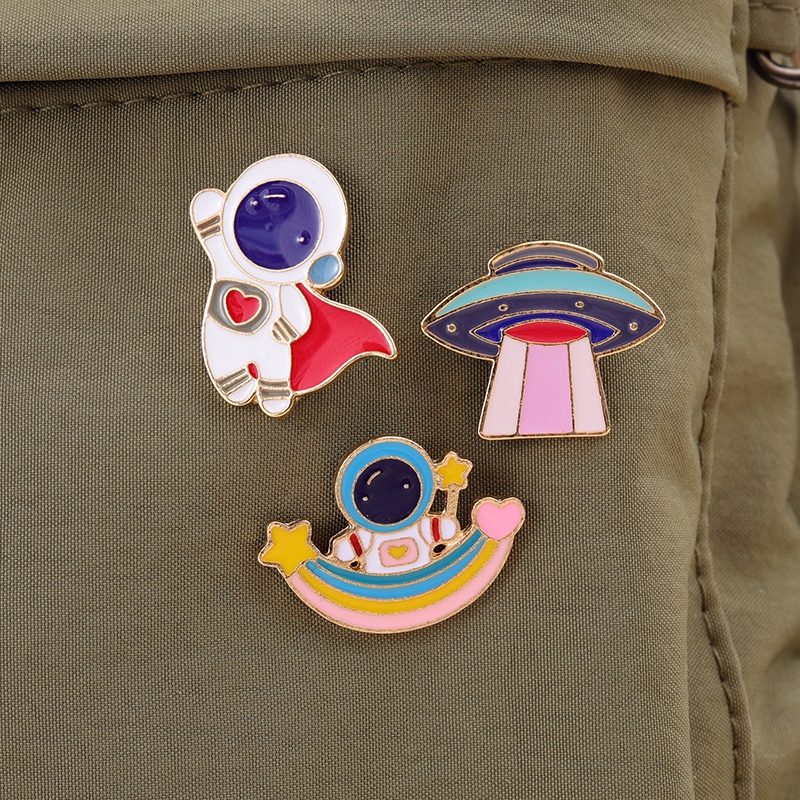 Indah Astronot Enamel Pin Logam Bros Lencana Bintang Pelangi Kartun Perhiasan Ransel Topi Hadiah Custom Aksesoris Kreatif