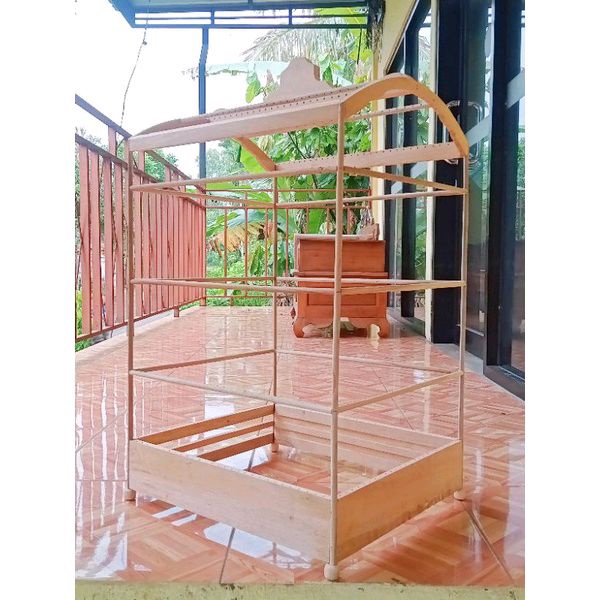 Sangkar burung replika raja ambrukan