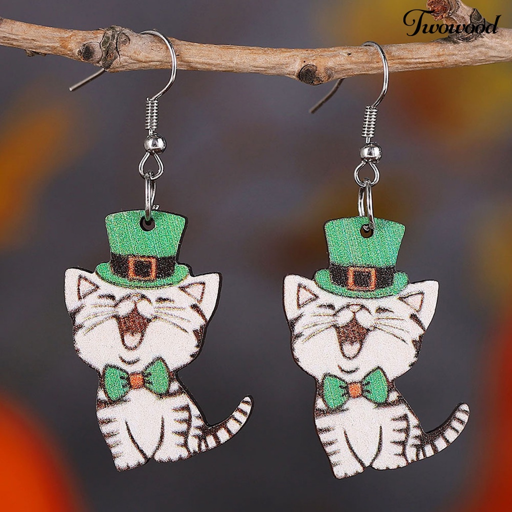 Twowood 1pasang Kait Anting Kayu Dua Sisi Shamrock Clover Lucu Irish Hijau Topi Anjing Menjuntai Anting Perlengkapan Hari Saint Patrick