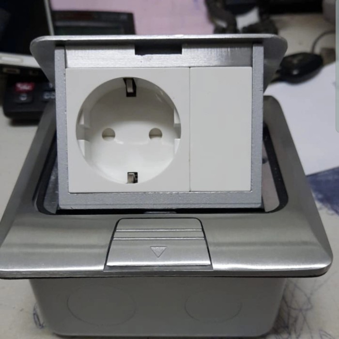 Stop Kontak Lantai Stop Kontak + Bl D25400 Silver - Broco