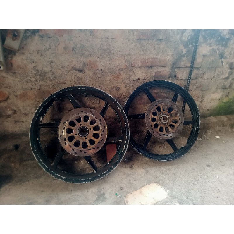 pelek veleg  belakang satria 2 tak hiu lscm