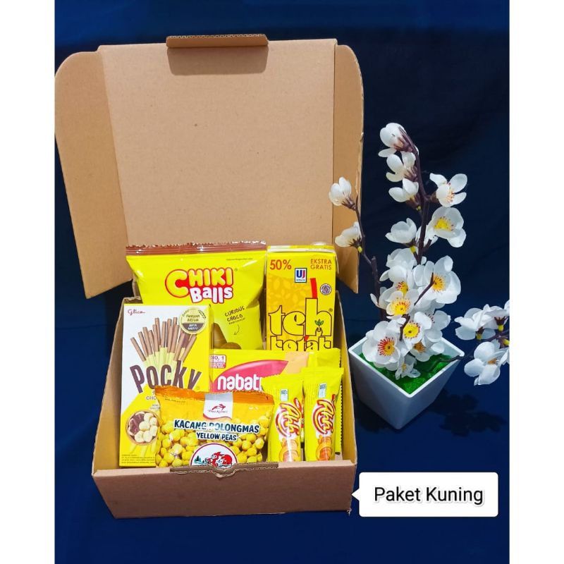 

Snack Box Kuning | Snack Gift | Kado Ultah | Kado Wisuda | Hampers
