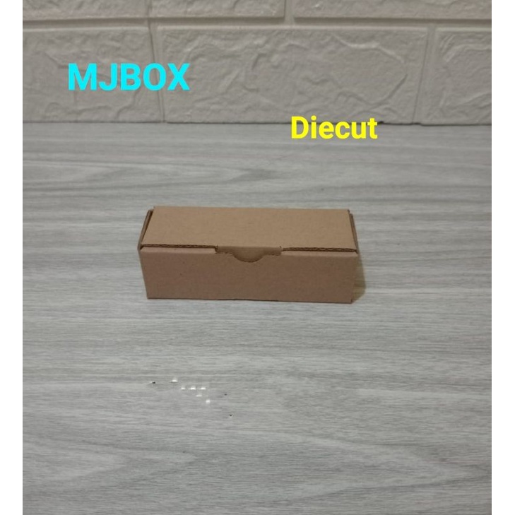 

KARDUS UK. 8,5x4,5x3,5 CM....DIE CUT KARTON BOX UNTUK KOTAK BAJU-AKSESORIS-SOUVENIR DLL MODEL BOX PIZZA