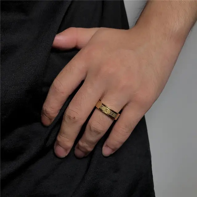 Cincin Couple Hitam Titanium Stainless Steel Angka Romawi Dan Sisi Rata Polos Anti Karat Selamanya Fashion Ring Pria Wanita Gaul Metal Gaya Elegan Kasual Vintage Colossal Anniversary Hari Jadi