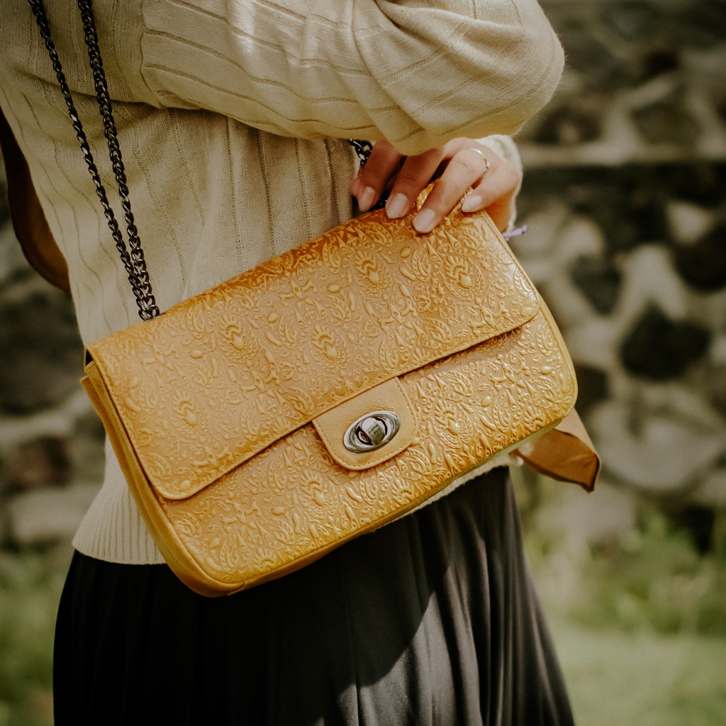 Berliano leather -  Wilona Bag - Tas wanita Selempang - Tas kulit sapi asli motif batik
