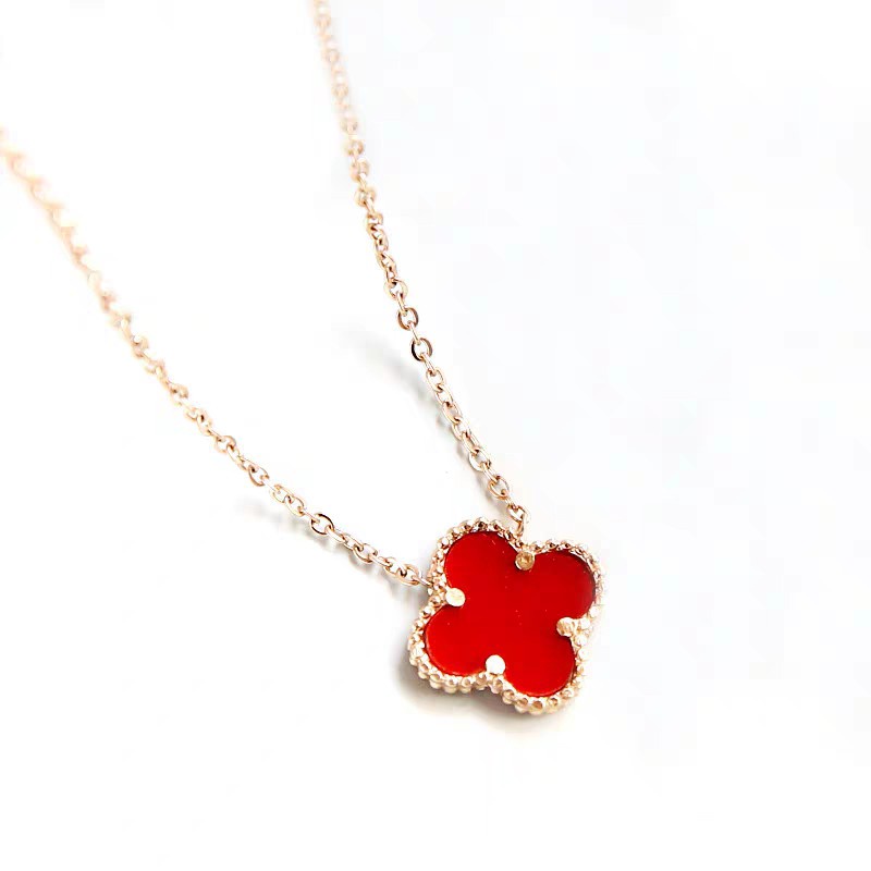 Kalung Rantai Dengan Liontin Daun Clover Gaya Jepang / Korea Untuk Wanita | Clover Kalung Rantai Dengan Liontin Daun Clover Untuk Wanita | Anting Hypoallergenic Tidak Pudar | Kalung Bahan Titanium Steel | Kalung Warna Rose Gold | Hadiah Ulang Tahun | Tas