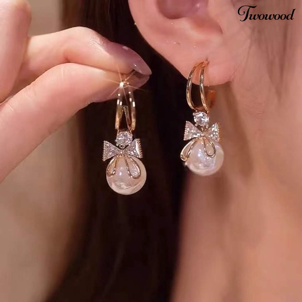 Twowood 1pasang Wanita Drop Earrings Bow-knot Shiny Rhinestone Mewah Simetris Stainless Ear Dekorasi Tepi Halus Mutiara Imitasi Lady Huggie Earrings Perhiasan