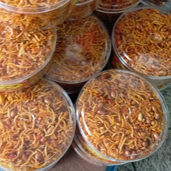 

♖ Terlaris !!! Kering kentang Mustofa 250 GR / Kentang goreng siap santap / kentang penganten ►