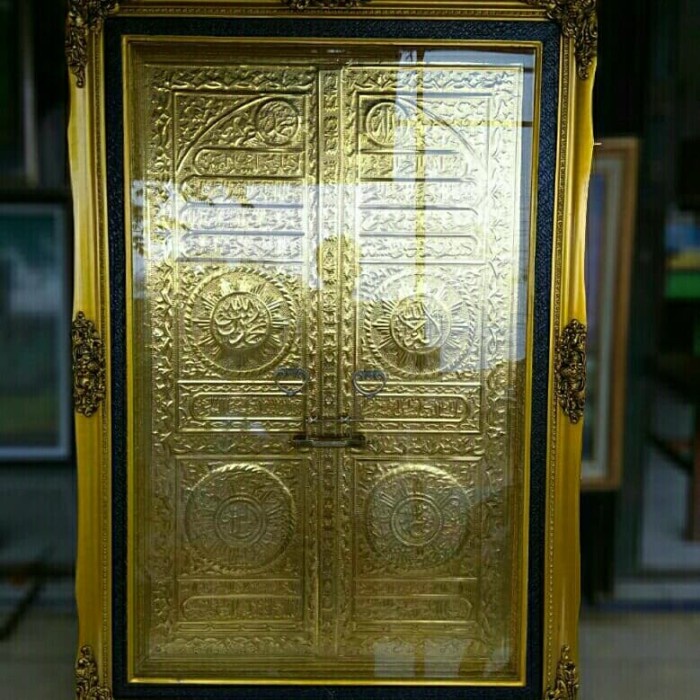 Kaligrafi Pintu Kabah alumunium kuning emas, ukuran jumbo besar
